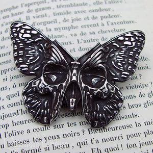 Pendentif gothique masque mystique papillon, inspiration magie noire wicca. Pendentif ésotérique papillon de nuit. Grand pendentif acier inoxydable. Bijoux gothiques ésotériques Toulouse France.