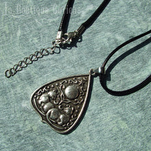 Laden Sie das Bild in den Galerie-Viewer, Pendentif couple de chats sur goutte ouija collier wicca sorcière gothique Toulouse France