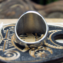 Load image into Gallery viewer, Bague alchimique croix de souffre ou croix de Léviathan acier. Bague gothique sataniste symbole église satanique. Symbole éternité. 