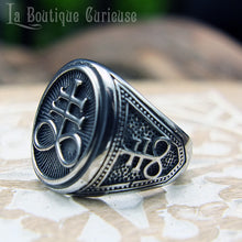 Load image into Gallery viewer, Bague alchimique croix de souffre ou croix de Léviathan acier. Bague gothique sataniste symbole église satanique. Symbole éternité. 