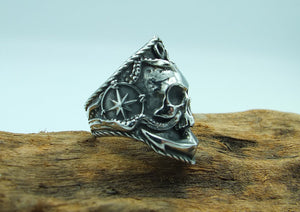 Bague en acier inoxydable pour hommes grande taille. Bague style marin crâne boussole tentacules ancre et cordes, fantôme pirate. Bague gothique en solde pas chère destockage.