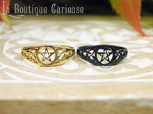 Charger l&#39;image dans la galerie, Bague femme acier noir argent ou or pentacle étoile pentagramme au centre, noeuds celtiques gravés sur les côtés de l&#39;anneau. Bague de protection, magie sorcière.