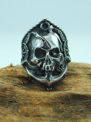 Bague en acier inoxydable pour hommes grande taille. Bague style marin crâne boussole tentacules ancre et cordes, fantôme pirate. Bague gothique en solde pas chère destockage.