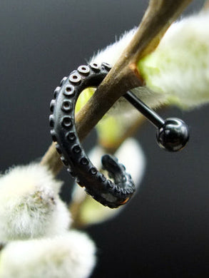Boucle d'oreille noire ou piercing homme et femme tentacule de pieuvre kraken style steampunk acier chirurgical 