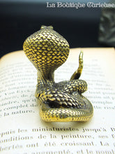 Load image into Gallery viewer, Statuette de cobra en laiton