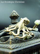 Load image into Gallery viewer, Solid brass octopus figurine