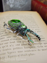 Load image into Gallery viewer, Broche scarabée lucane à strass - plusieurs coloris