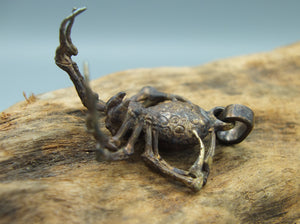 Grand pendentif araignée en bronze